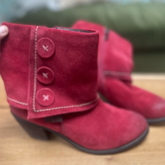 Spring Step Red Suede Button Booties Size 38/8 EUC - Picture 3 of 13